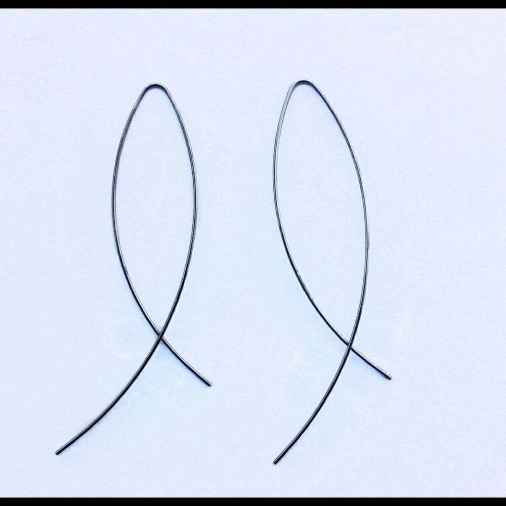+ Black Fish Threader Earrings - Picture 3 of 4